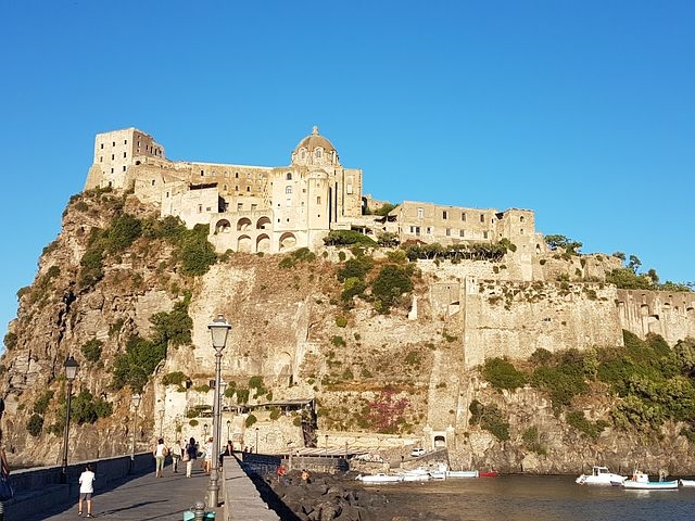 ISCHIA:  sull’isola verde tra natura, terme e ottima cucina 